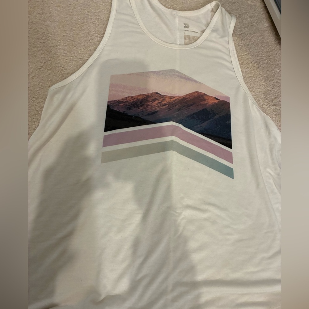 Lot of 9 gym/active tanks. Smalls and mediums. Like new condition.